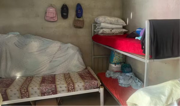 Quarto de abrigo onde vítimas eram mantidas em situação análoga à escravidão em Araruama