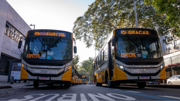 ônibus municipais da linha LECD 154, operada pelo Consórcio Intersul