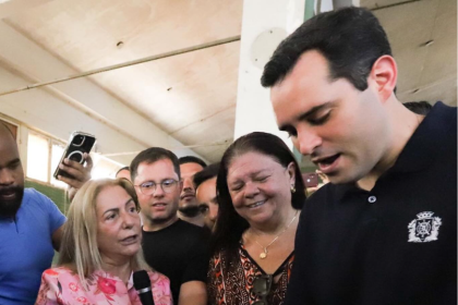 Eduardo Cavaliere e Rosa Fernandes em lançamento de termos para obras em Parada de Lucas