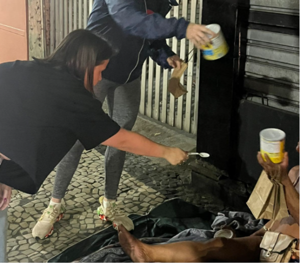 Ação social na Zona Sul da ONG Eu Ajudo Como Dá