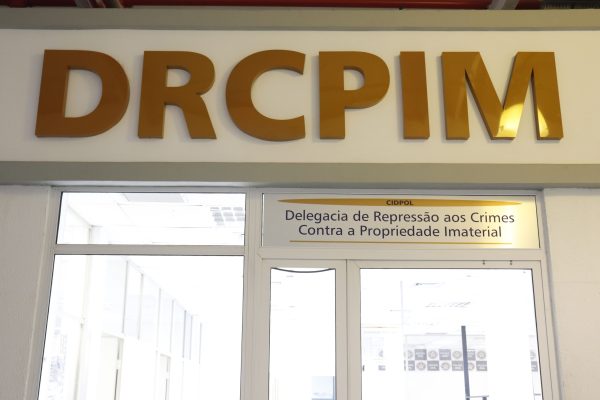 Sede da DRCPIM, que realiza operação contra venda ilegal de remédios oncológicos — Foto: Divulgação