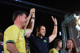 Douglas Ruas e Flavio Bolsonaro