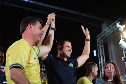 Douglas Ruas e Flavio Bolsonaro
