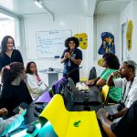 Jovens participam de atividades em unidade da JUV-Rio, um dos programas contemplados pelos editais de chamamento público retomados pela Prefeitura do Rio.