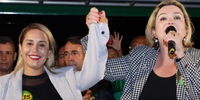 Prefeita eleita em Araruama em 2024, Daniela (esquerda), é prima da então prefeita, Lívia (direita)