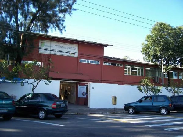 Aluno é suspenso após usar IA para criar mais de 500 imagens sexualizadas de colegas do IFRJ 51 Campus Volta Redonda do Instituto Federal do Rio de Janeiro (IFRJ)