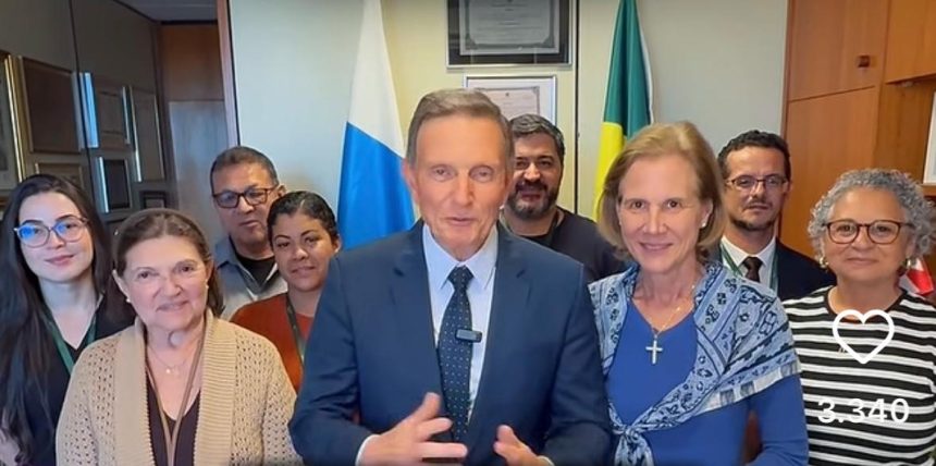 Crivella festeja com a equipe em vídeo postado nas redes sociais