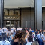 Servidores e colaboradores do programa Rio Sem LGBTfobia realizaram um protesto em frente ao TJRJ nesta quinta-feira (02)
