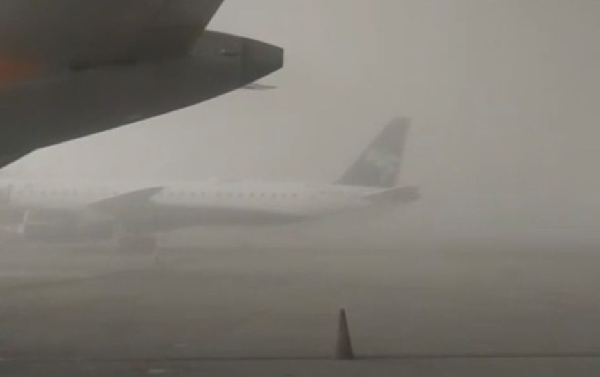 Nevoeiro no aeroporto do Galeão do Rio de Janeiro — Foto: Reprodução/redes sociais
