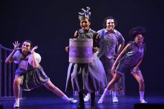 "Era uma vez um Tirano", clássico de Ana Maria Machado, estreia no Centro Cultural da Justiça Federal — Foto: Stephany Lopez