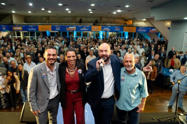 Miguel Fernández com os candidatos eleitos para a Mútua RJ, a caixa de assistência dos profissionais do Sistema Confea/Crea