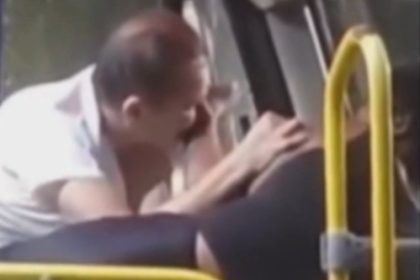 Momento da briga entre motorista de ônibus e passageira — Foto: Reprodução/ TV Globo