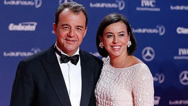 Sérgio Cabral e Adriana Ancelmo, na época áurea do casal: agora a moça foi notificada sob a acusação de crime tributário