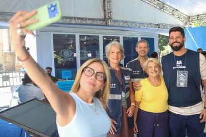 Andresa Maria Ferreira Lins, filha do deputado Dionísio e da vereadora Vera. demissão