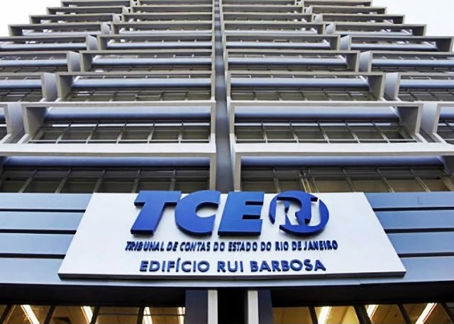 Folha do TCE-RJ tem 1.759 servidores com pagamentos brutos acima do teto em julho 48 TCE-RJ: 1.759 servidores receberam créditos brutos superiores ao teto constitucional de R$ 46.366,19. em junho