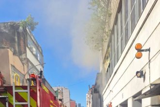 Incêndio no Hotel Atlântico Prime mobilizou equipes dos Bombeiros, Guarda Municipal, CET-Rio e Light