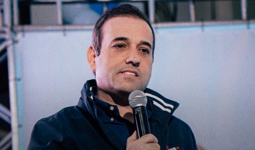 André Português, o czar do impulsionamento, gastou mais que o PL, o maior partido do Congresso Nacional, em anúncios veiculados nas redes sociais nos últimos três meses