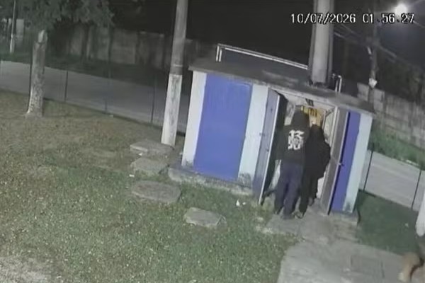 Criminosos tentaram, sem sucesso, furto de cabos