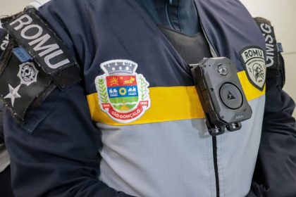 câmeras corporais em uniforme da Guarda Municipal de São Gonçalo