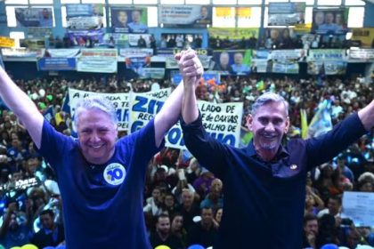 Anthony Garotinho e seu vice, o coronel da PM e ex-integrante do Bope Venâncio Moura (DC): chapa sacramentada em convenção
