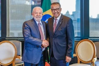 Presidente Luiz Inácio Lula da Silva e diretor-geral da OMS, Tedros Adhanom Ghebreyesus — Foto: Ricardo Stuckert/PR