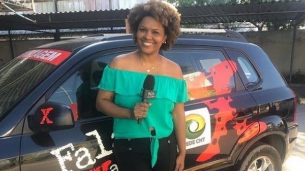 Repórter Julie Alves