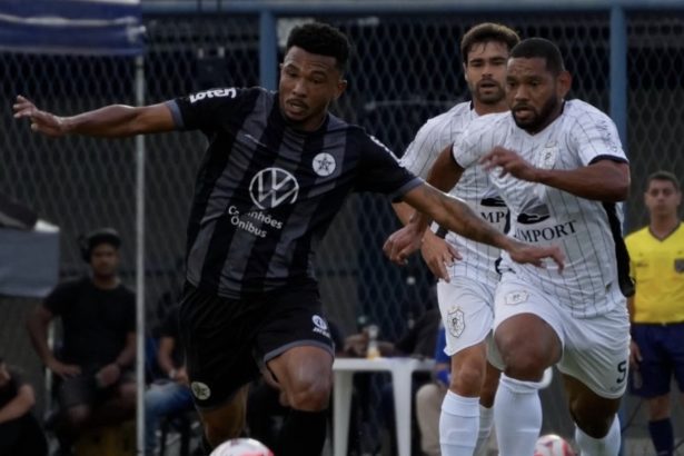 Resende e Americano se enfrentando pelo primeiro jogo da final do Campeonato Carioca A2