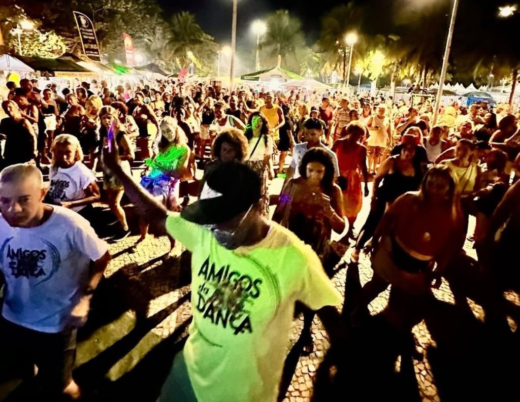 Aula de passinho na feira Carioquíssima — Foto: Reprodução/Instagram