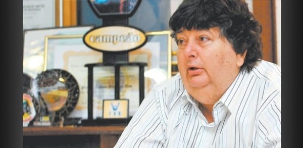 O prefeito de Volta Redonda, Antônio Francisco Neto, foi condenado pelo TCE-RJ a devolver R$ 3,28 milhões aos cofres públicos, de forma solidária com a ex-secretária Rosemari Machado Vilela, por contrato firmado em 2016 para hospedagem de idosos em um resort de Teresópolis.