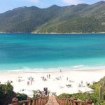 Vista de Arraial do Cabo. TCE-RJ manteve suspenso o chamamento público de R$ 50,5 milhões da prefeitura por apontar falhas de transparência no processo.