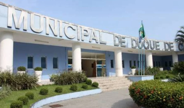 VAR não foi suficiente: após ordem do TCE para anular contrato de mais de R$ 100 milhões, Duque de Caxias renova outro vínculo milionário com a mesma empresa