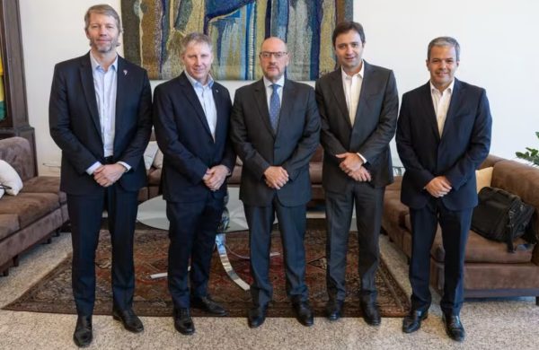 Couto recebe presidentes das três maiores companhias aéreas do Brasil para tratar retomada de linhas internacionais para o Galeão