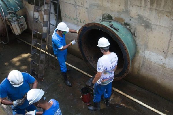 Manutenção preventiva anual da ETA Guandu em 2020 — Foto: Reprodução/Cedae