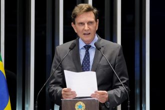 Marcelo Crivella é investigado por suposta cobrança de propina em troca de contratos na Prefeitura do Rio