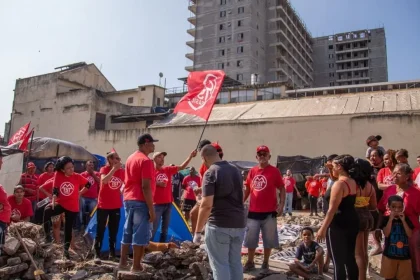 Representantes do MTST na região do Porto Maravilha
