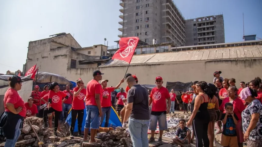 Representantes do MTST na região do Porto Maravilha