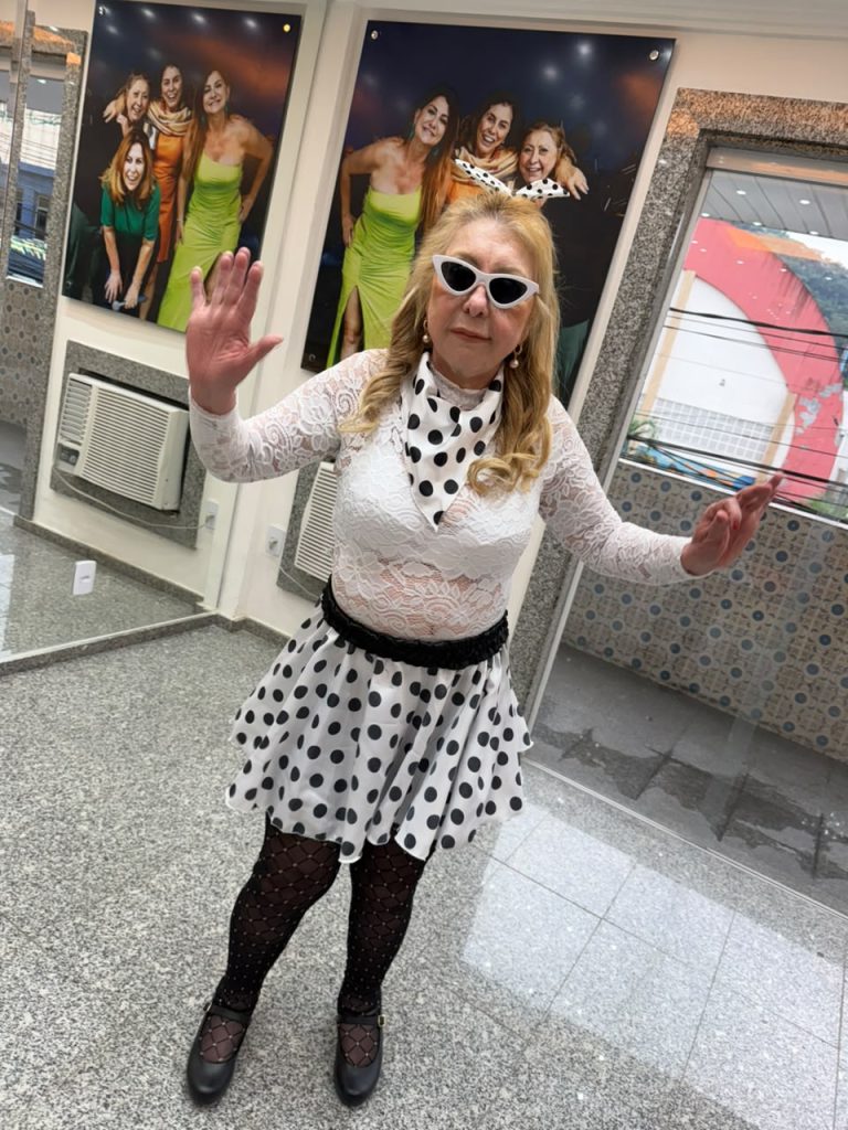 Núbia Cozzolino dança na cara das inimigas, da balança e planeja retorno triunfal