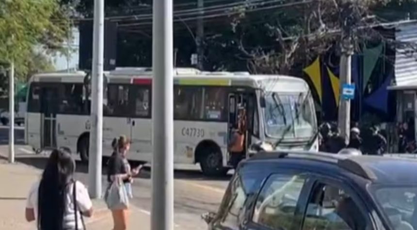 onibus barricadas 1