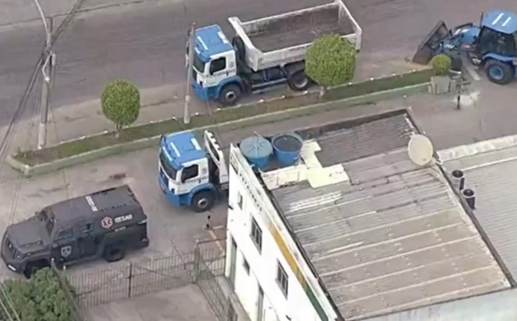 Prisões, atropelamentos e linhas de ônibus desviadas: operação no Complexo do Chapadão interdita Av. Martin Luther King e Estrada de Botafogo na manhã desta sexta (31)