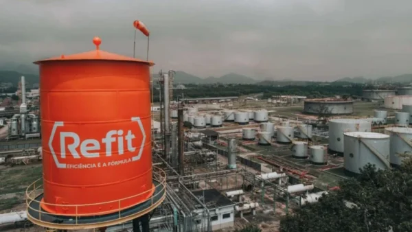 suspendeu decisão do TRF-1 que impedia dois diretores da ANP de atuar em processo envolvendo a Refit