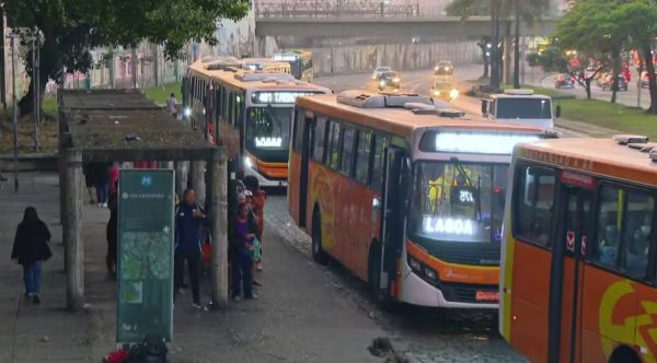 ‘Estado de greve’: pontos e terminais têm poucas filas e maior oferta de ônibus após suspensão temporária da paralisação no Rio