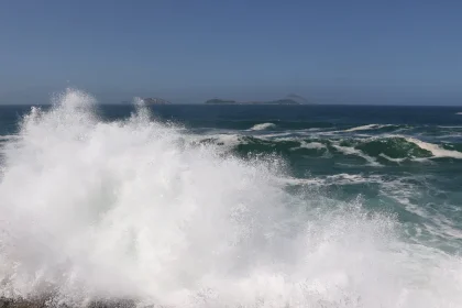 Ressaca na orla do Rio — Reprodução/Agência Brasil