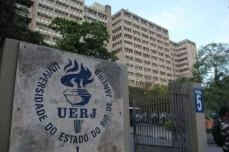 Técnicos administrativos da Uerj mantêm a greve