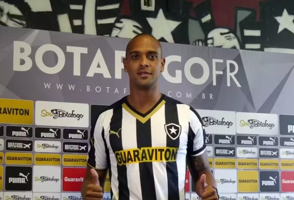 Quem era Tássio Maia, ex-jogador do Botafogo que morreu após queda de muro durante vendaval no Rio 55 Quem era Tássio Maia, ex-jogador do Botafogo que morreu após queda de muro durante vendaval no Rio