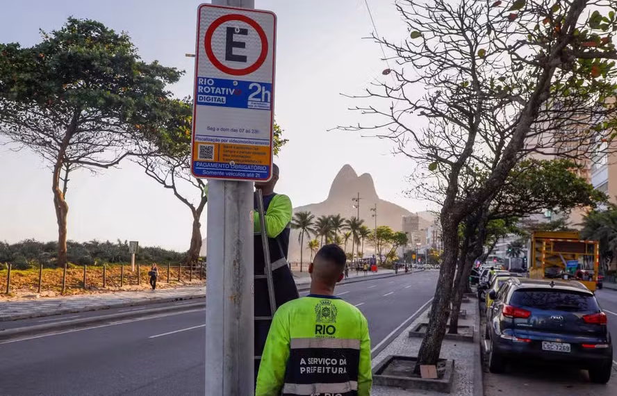 Rio Rotativo Digital chega ao Saara e à Praia Vermelha em setembro; veja como funciona 48 Rio Rotativo Digital já está em vigor na orla da Zona Sul