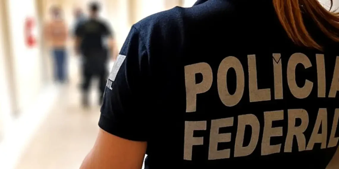 PF e MPRJ investigam organização na Baixada que movimentou R$ 350 milhões; criminosos controlavam internet e gás de moradores 48 Agentes da PF deflagram operação