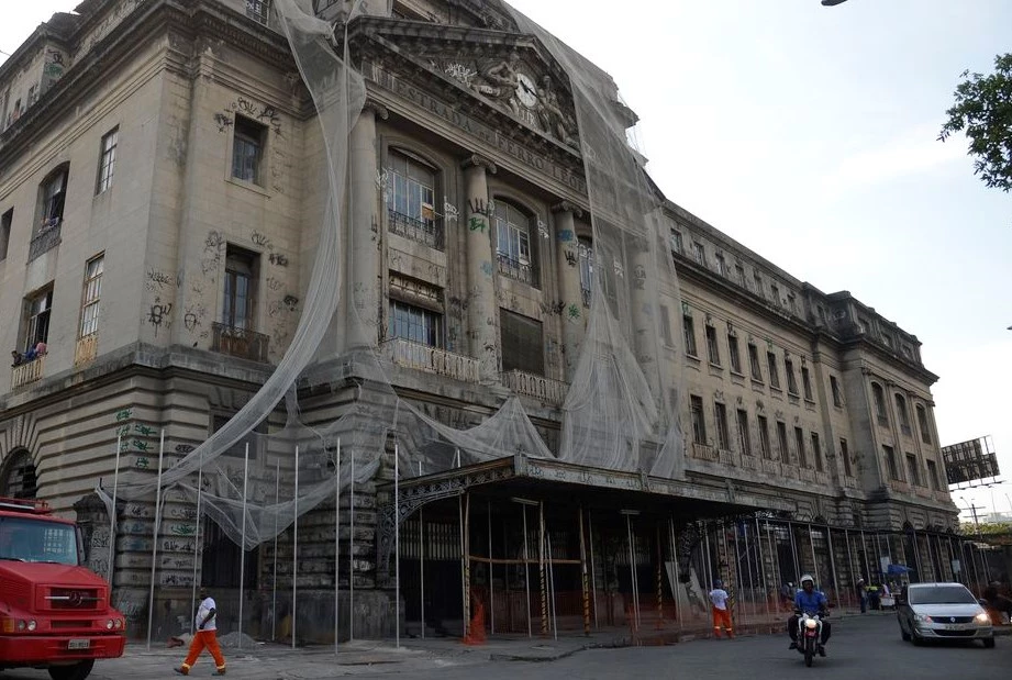 A Estação Leopoldina não recebe trens há duas décadas: retrato da decadência do transporte ferroviário no Brasil e do caos no transporte público do Rio 