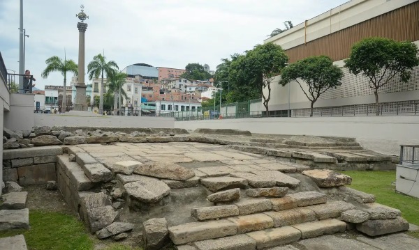 Cais do Valongo, na região da Pequena África, é um dos principais marcos da história da população negra no Rio.