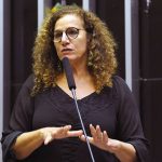 Jandira Feghali passou a liderar a arrecadação eleitoral no Rio, com R$ 1,3 milhão declarados à Justiça Eleitoral.