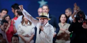 Lula durante o ato de lançamento da campanha à reeleição presidencial, neste domingo (16), em São Bernardo do Campo, no ABC Paulista.